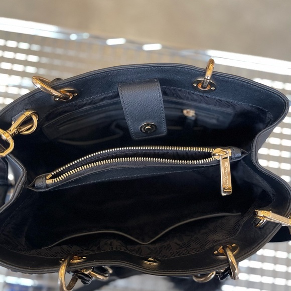 Black Michael Kors purse - Picture 5 of 9